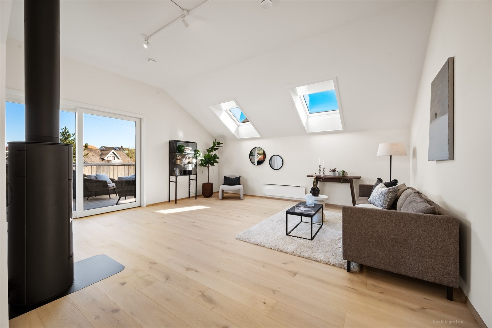 Fra stuen er det direkte utgang til terrassen. Galleribilde