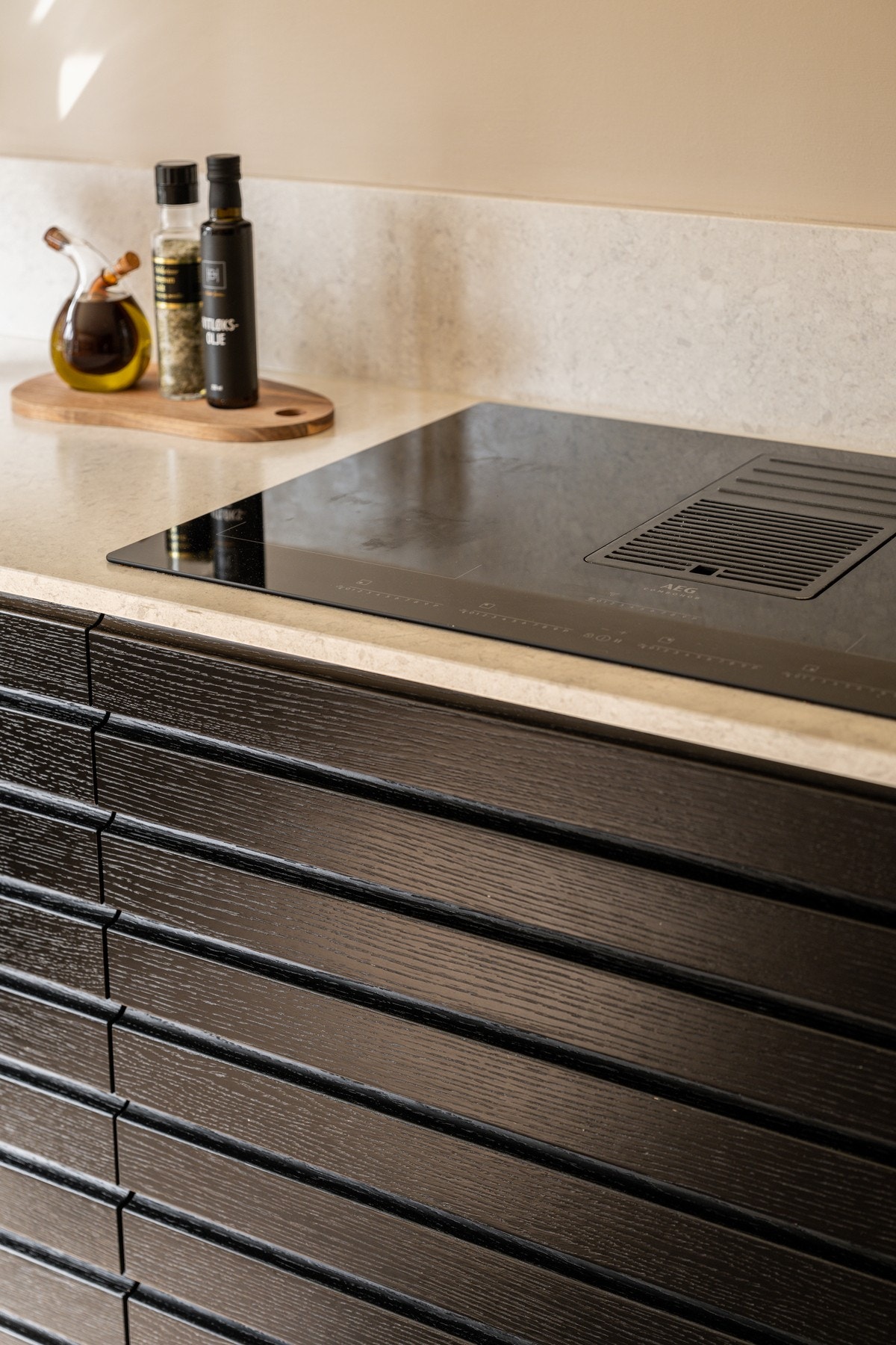 Planlimt platetopp med integrert ventilator. Galleribilde
