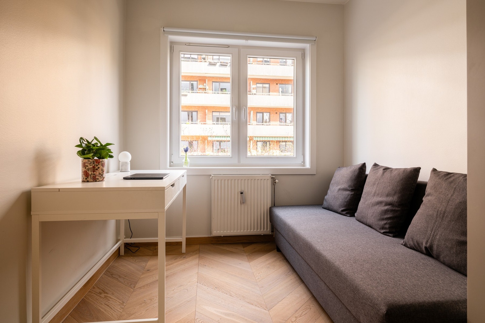 Boligens andre soverom egner seg godt som gjesterom, barnerom eller kontor. Galleribilde
