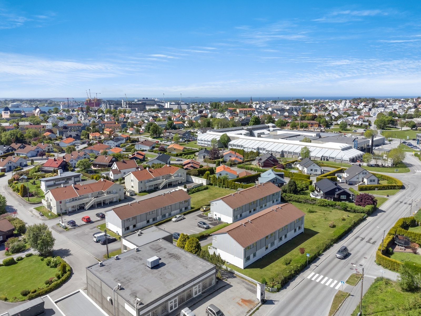 Her har man kort gangavstand både til nærbutikk og offentlig kommunikasjon. Det er heller ikke lange spaserturen til sentrum. Galleribilde