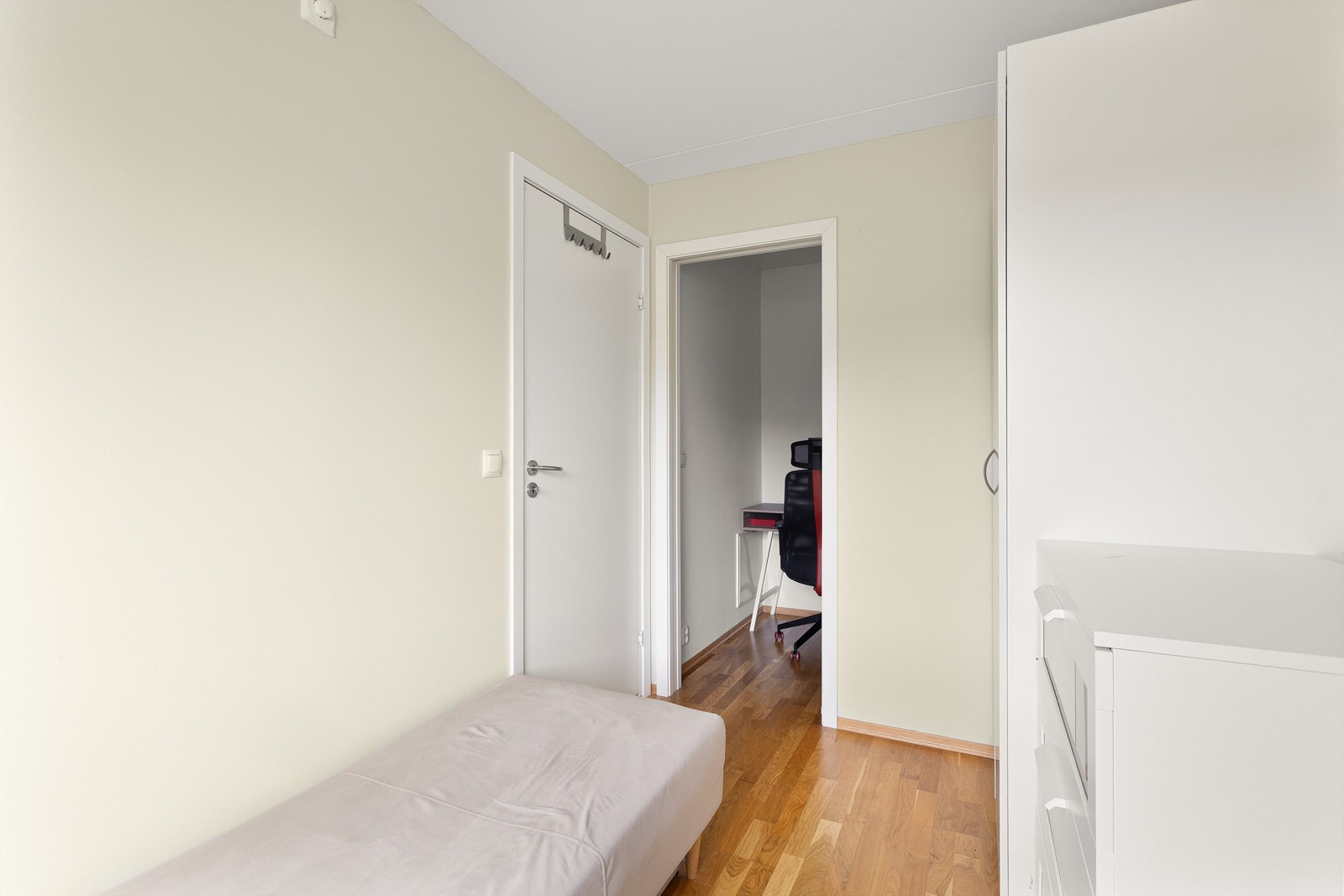 Adgang til innvendig bod fra soverom to. Galleribilde