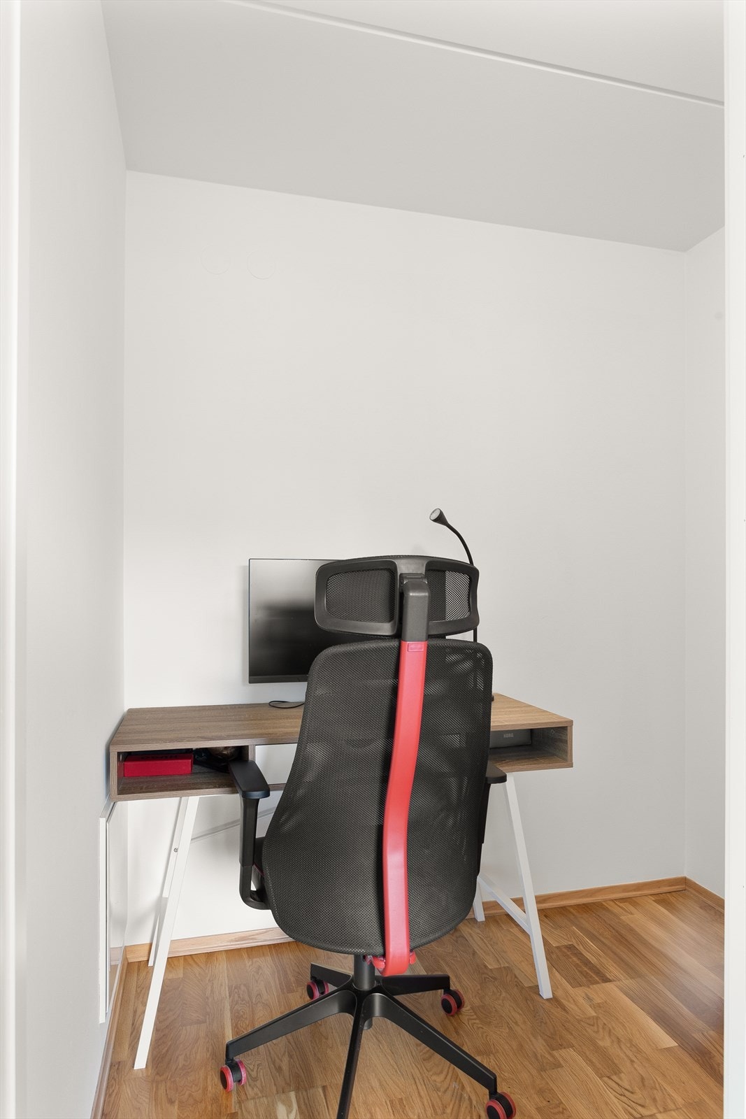 I tillegg til den innvendige boden medfølger en ekstern bod på ca. 5 m² i underetasjen. Galleribilde