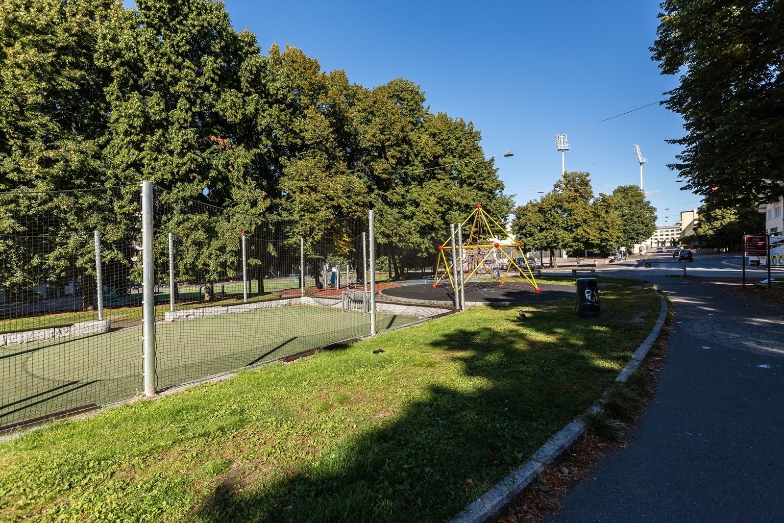 Bislett stadion og flere uteområder for rekreasjon innen kort gange Galleribilde