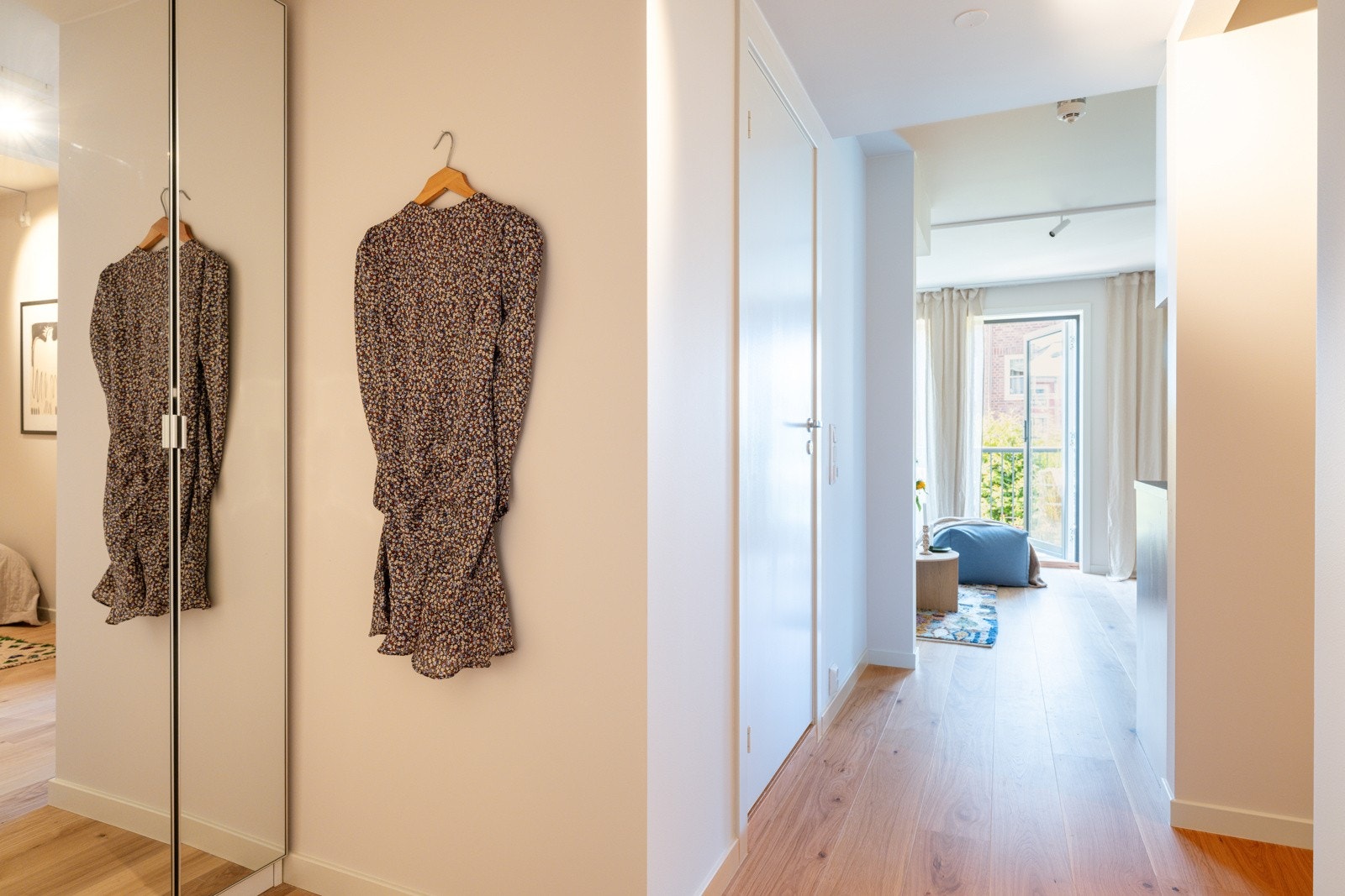Leiligheten ble bygget i 2015 og holder en gjennomgående god og moderne standard fra da. Galleribilde