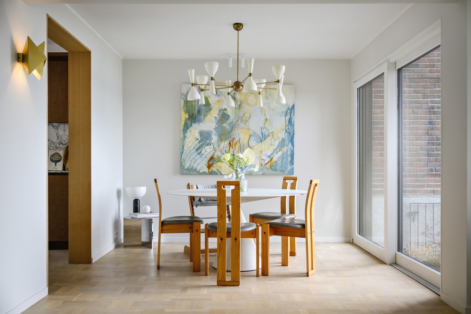 Fra spisestuen har du direkte utgang til terrassen Galleribilde