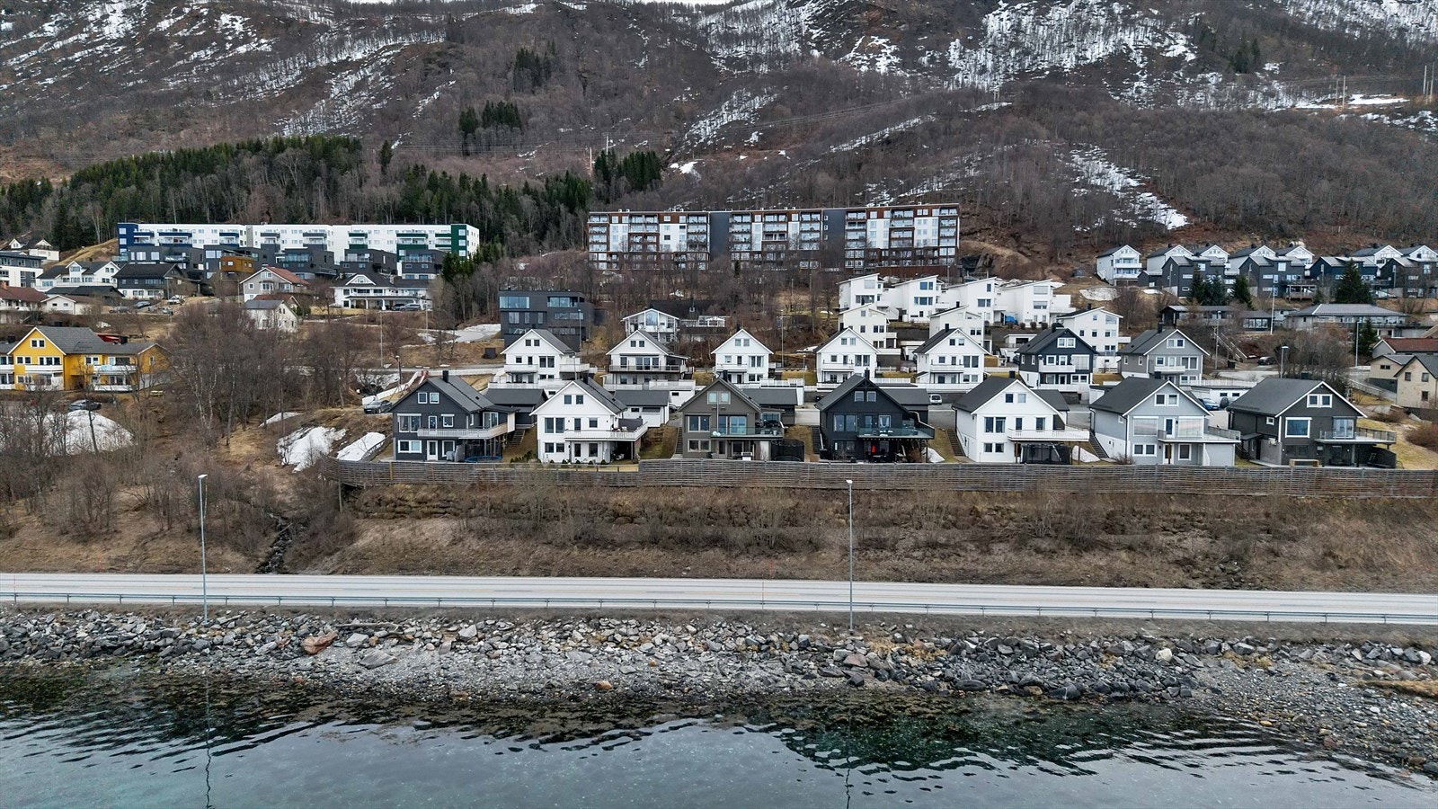 Boligen ligger fint til i et rolig boligområde på Søndre Kaldslett. Galleribilde