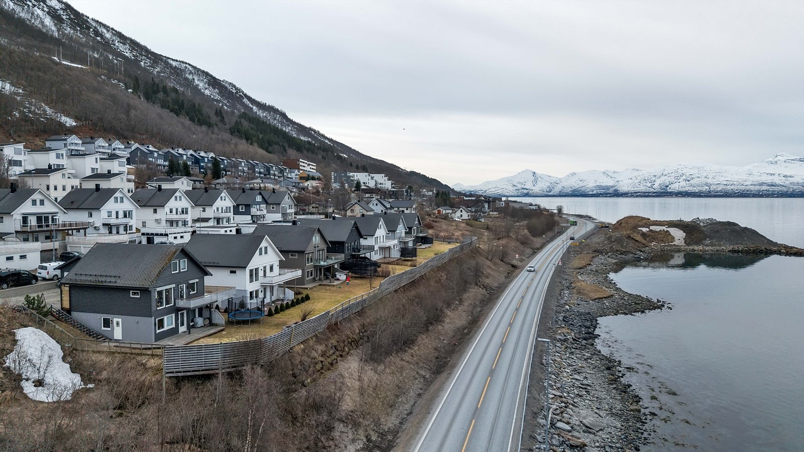 Fra leiligheten er det kort vei til skoler, barnehager, Pyramiden kjøpesenter og fine uteområder! Galleribilde