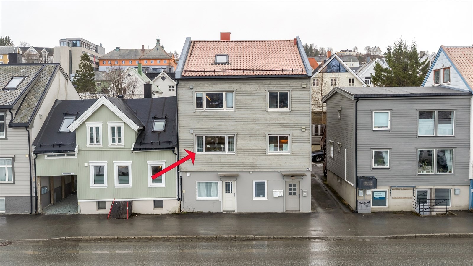 Leiligheten er oppført i 1958, og er i nyere tid renovert og tidvis oppgradert. Beliggenhet i 2. etasje med sentral beliggenhet sør i sentrum. Galleribilde