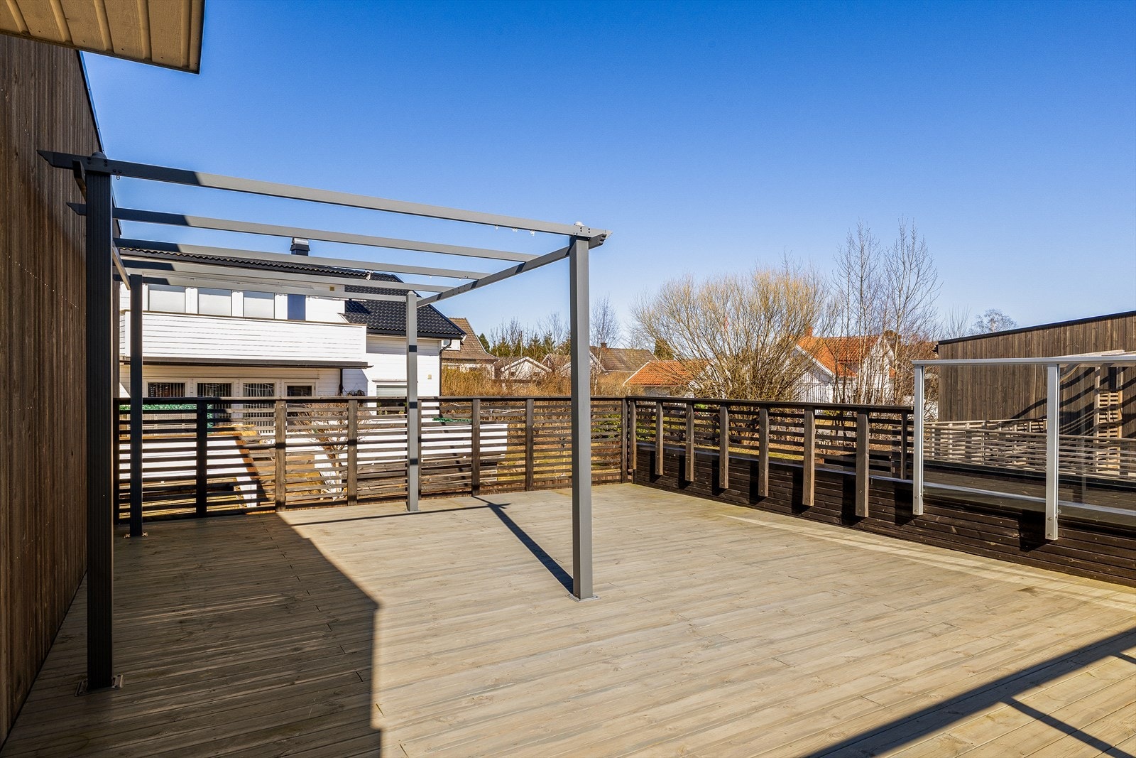 Stor, solrik takterrasse ca 50 kvm Galleribilde