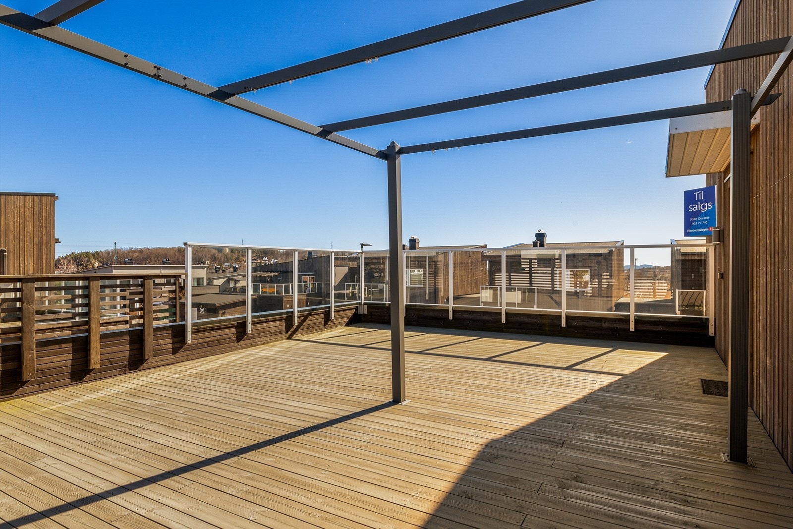 Stor, solrik takterrasse ca 50 kvm Galleribilde