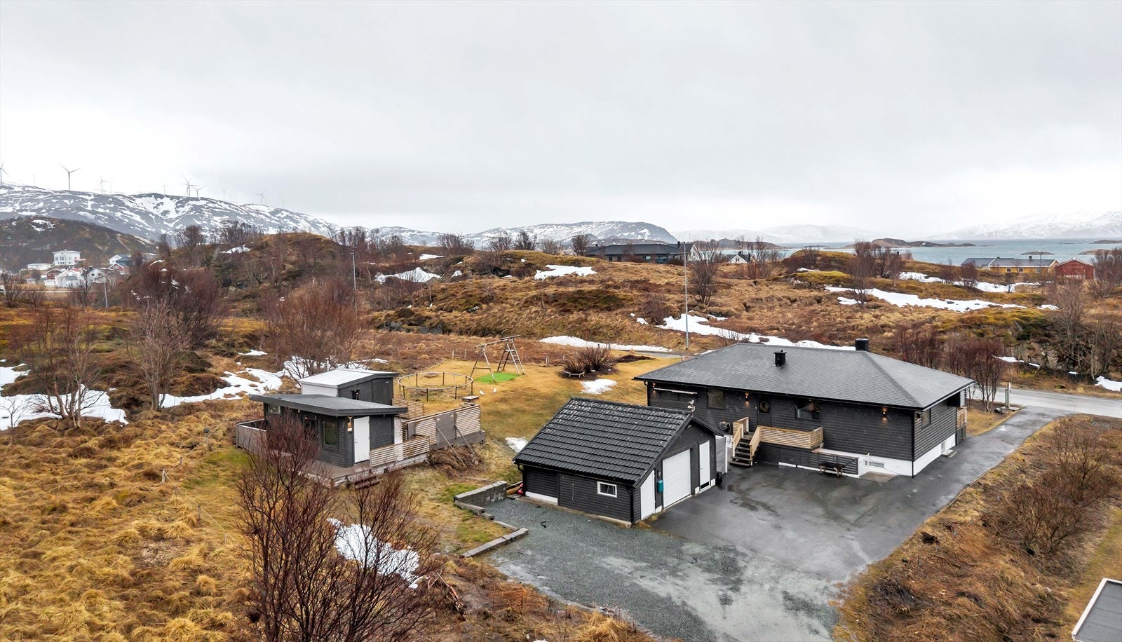 Velkommen til denne eneboligen i naturskjønne omgivelser - presentert av eiendomsmegler Christoffer Ryan Galleribilde