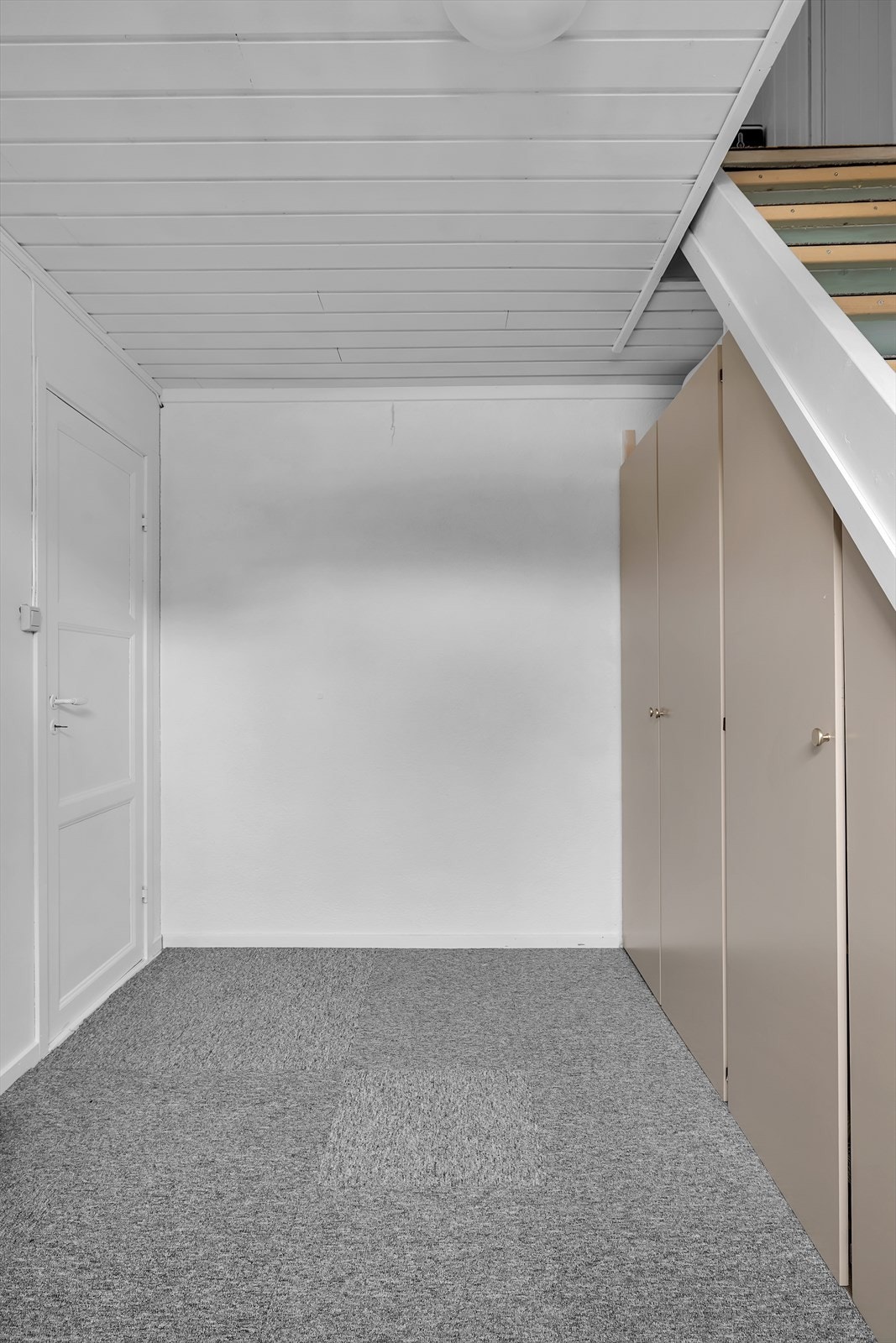 Trapp ned til areal i underetasjen Galleribilde