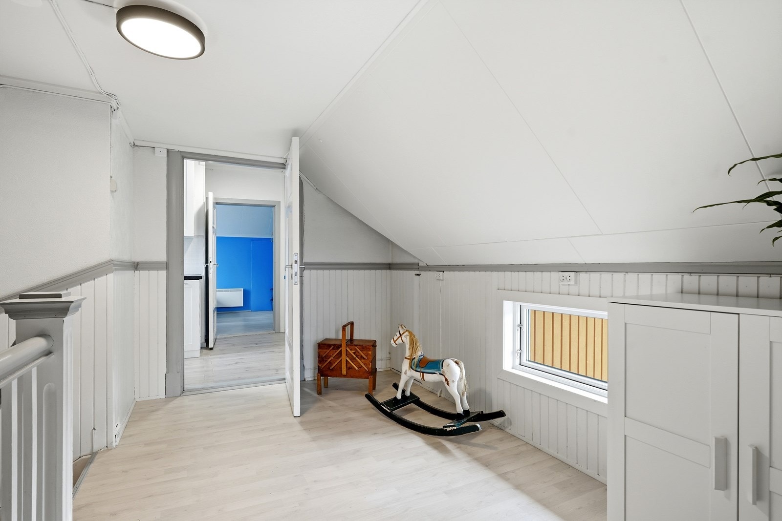 Adkomst mellom hoveddel og delen som i dag er utleid. Galleribilde