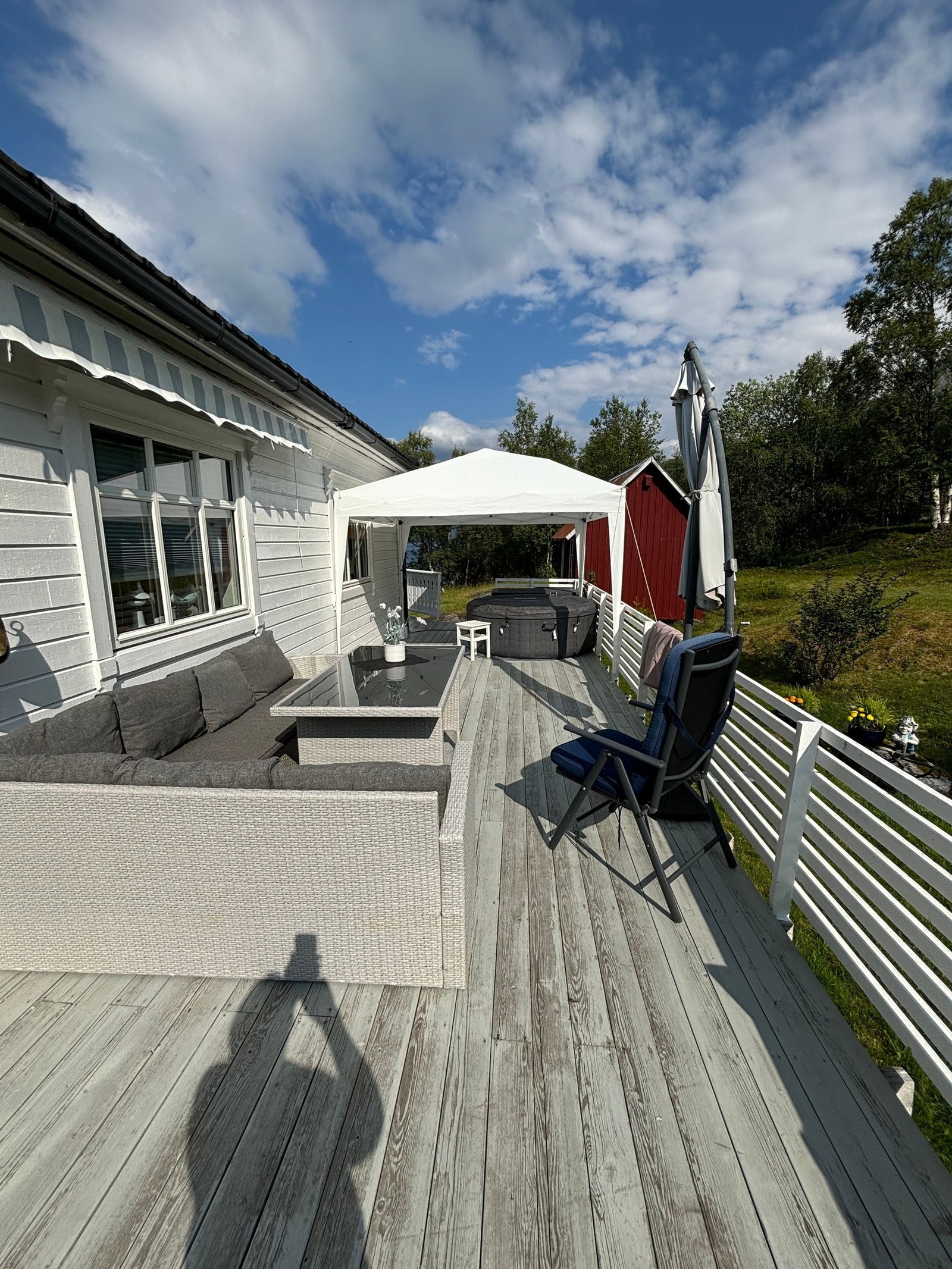 Altan på baksiden av huset Galleribilde