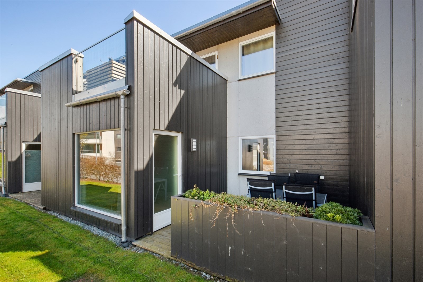 DNB Eiendom v/Martin Sørbø har gleden av å presentere Goakvednane 12A - En moderne og arealeffektiv 3-roms leilighet fra 2015. Galleribilde