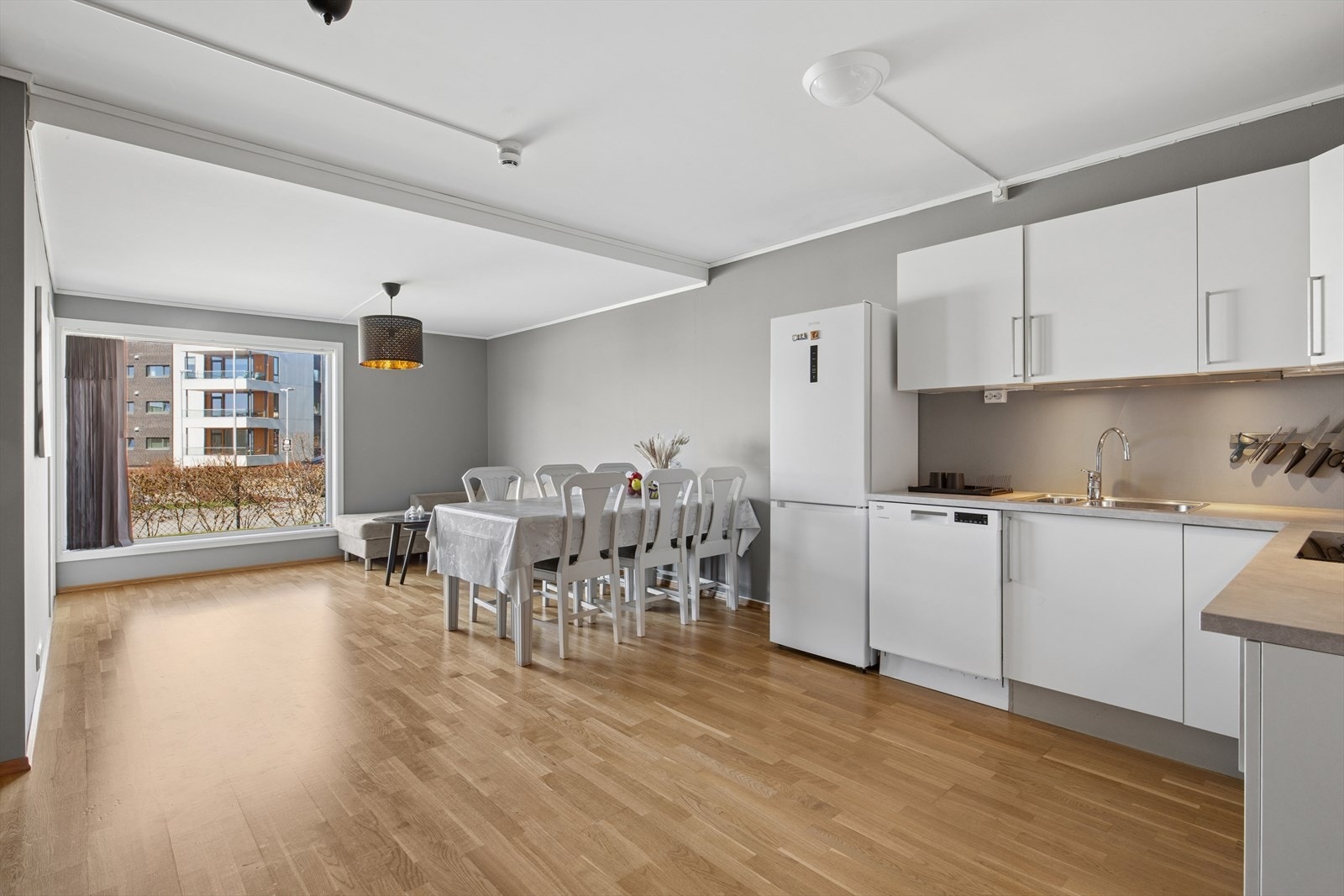 Leiligheten ligger på bakkeplan med enkel adkomst - Usjenert terrasse! Galleribilde