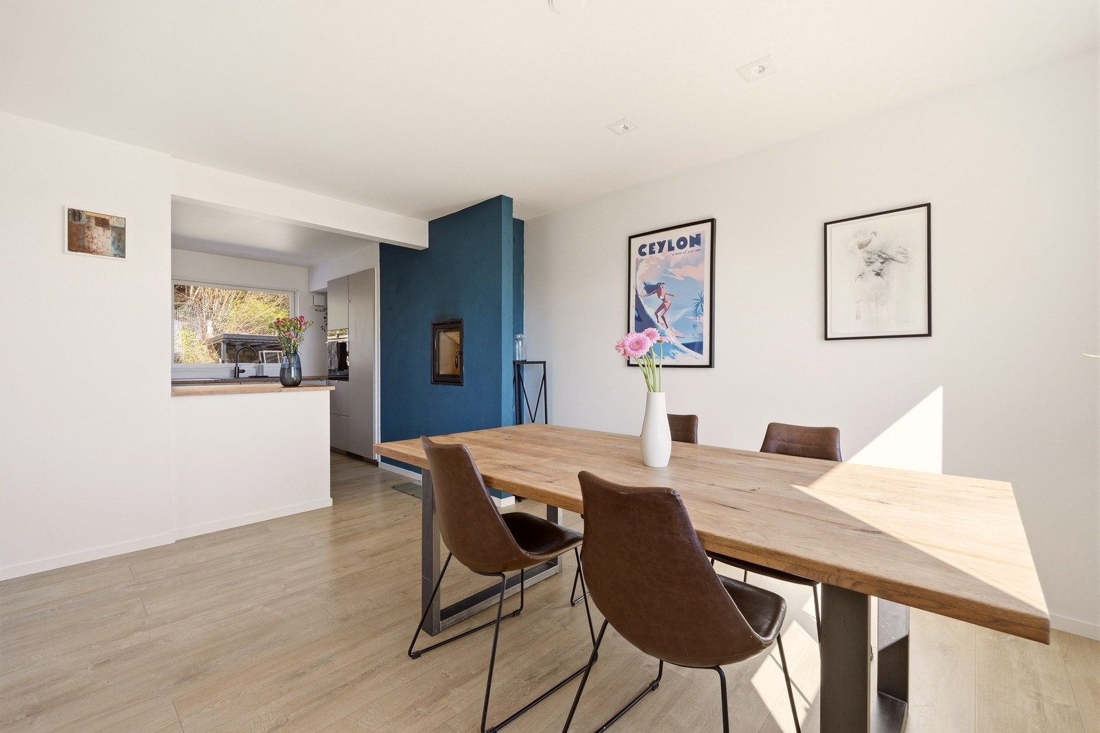 Det er god plass til et romslig spisebord hvor hele familien kan samles. Galleribilde
