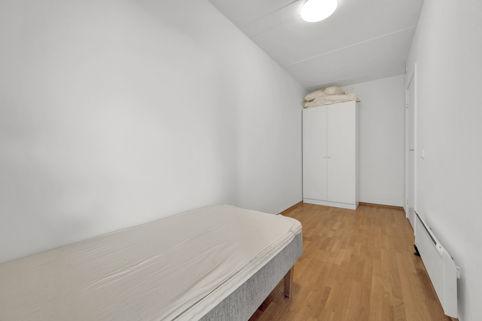 Soverom nr. II passer perfekt til gjesterom eller kontor. I front er det ... Galleribilde