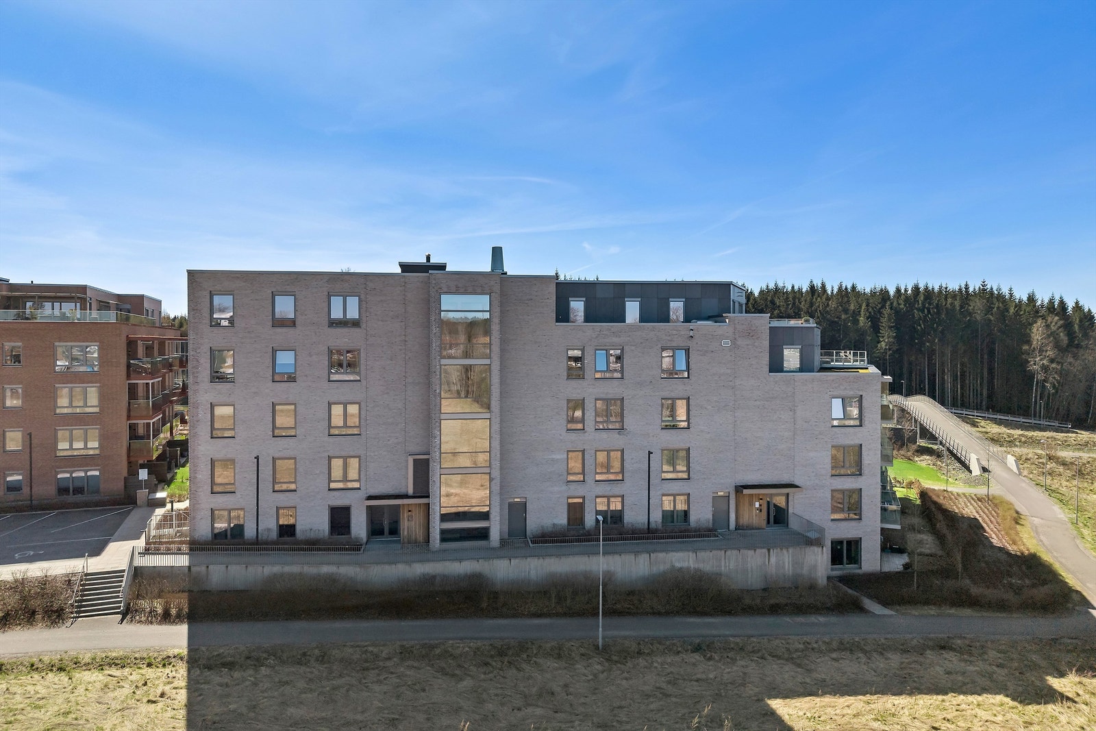 Leiligheten disponerer en bod på ca. 3 m² i bygningens kjelleretasje. Galleribilde