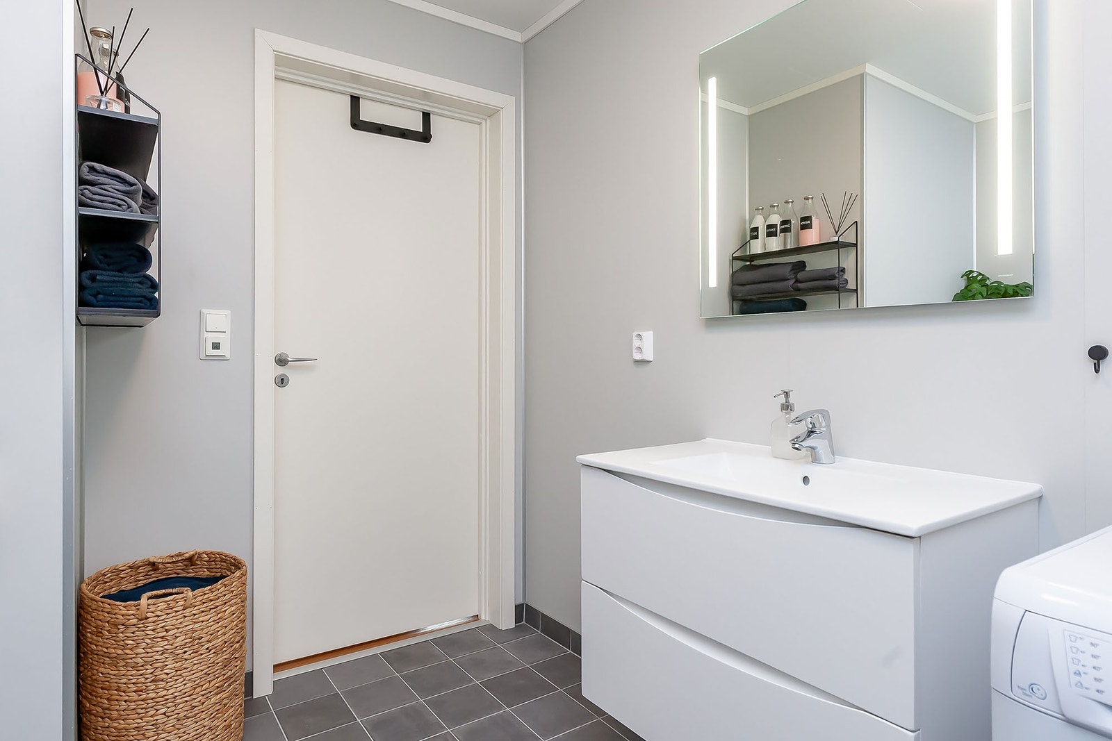 Dusj/WC/vaskerom Galleribilde