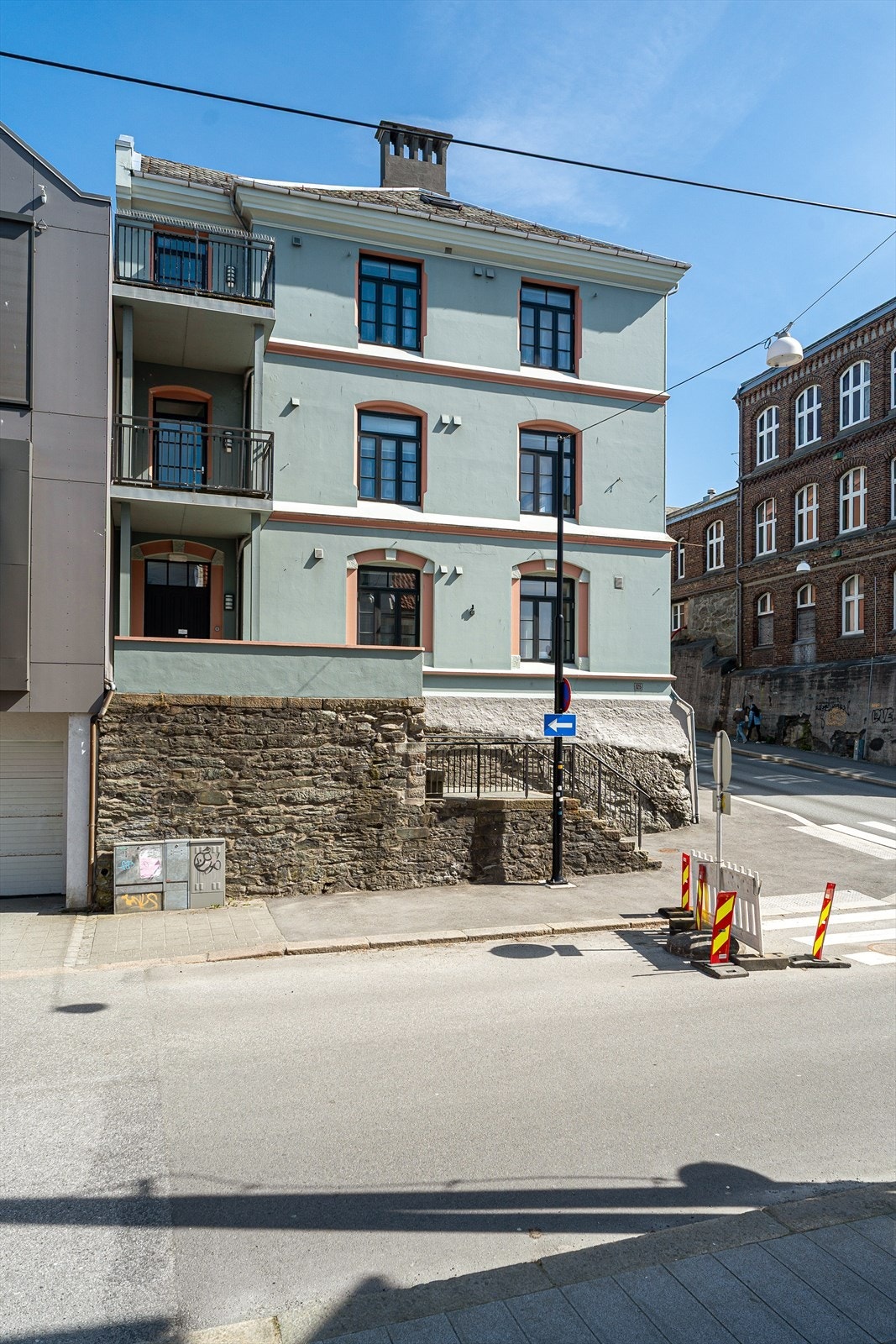 Perfekt beliggenhet om en ønsker en lettstelt tilværelse midt i sentrum med alt innenfor umiddelbar nærhet. Galleribilde
