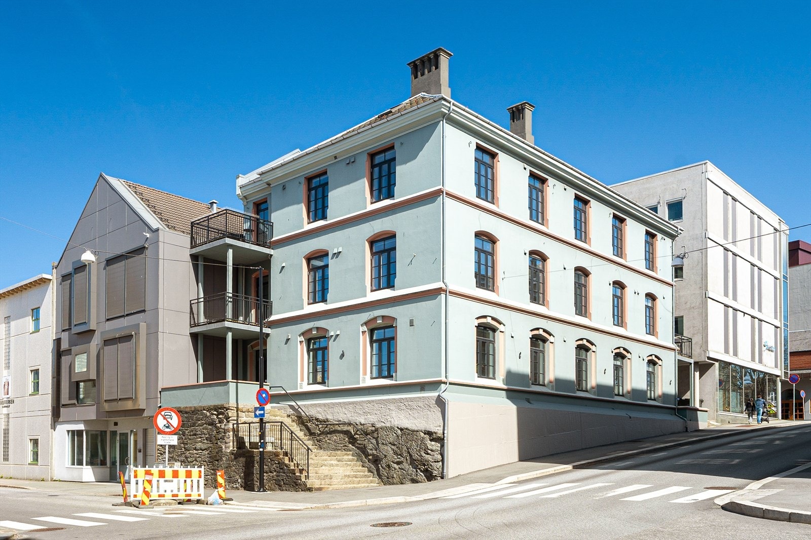 Velkommen på visning av denne nydelige leiligheten i Skåregata 125 presentert av Eiendomsmegler Christoffer Frøyland! Galleribilde