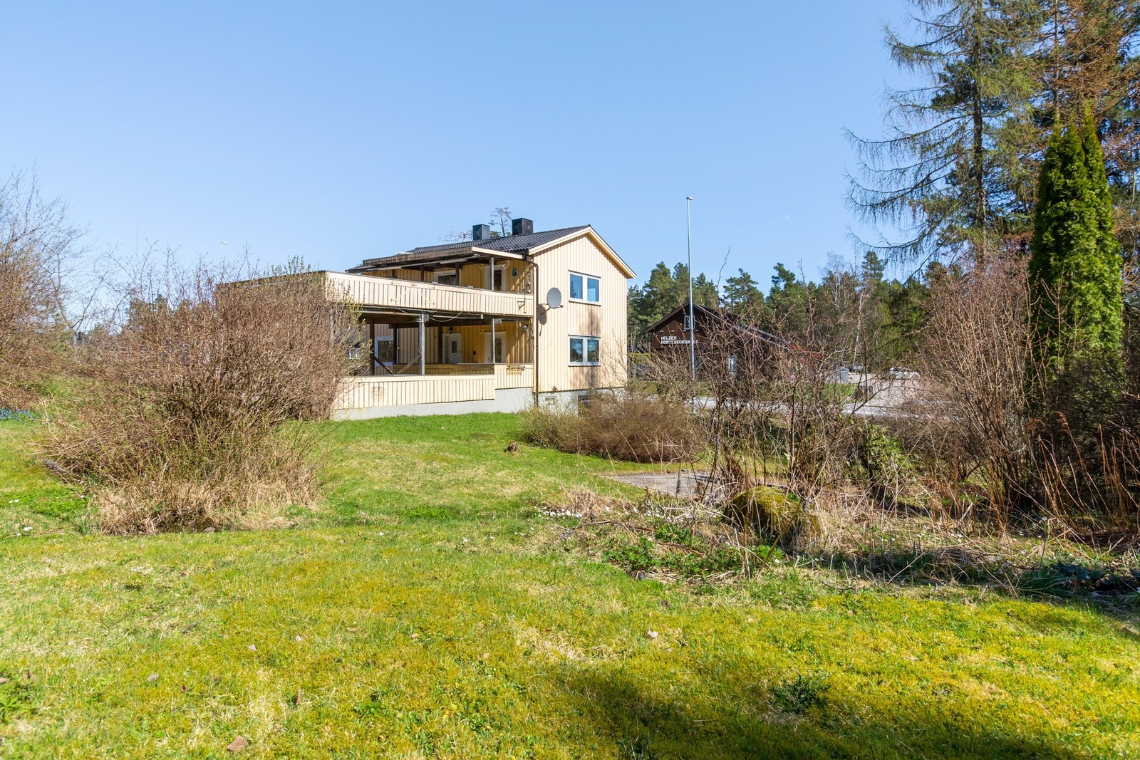 Velkommen til Skiensvegen 382! Oppussingsobjekt med stor fin hage. Foto: Diaktrit v/Fabian Melby Galleribilde
