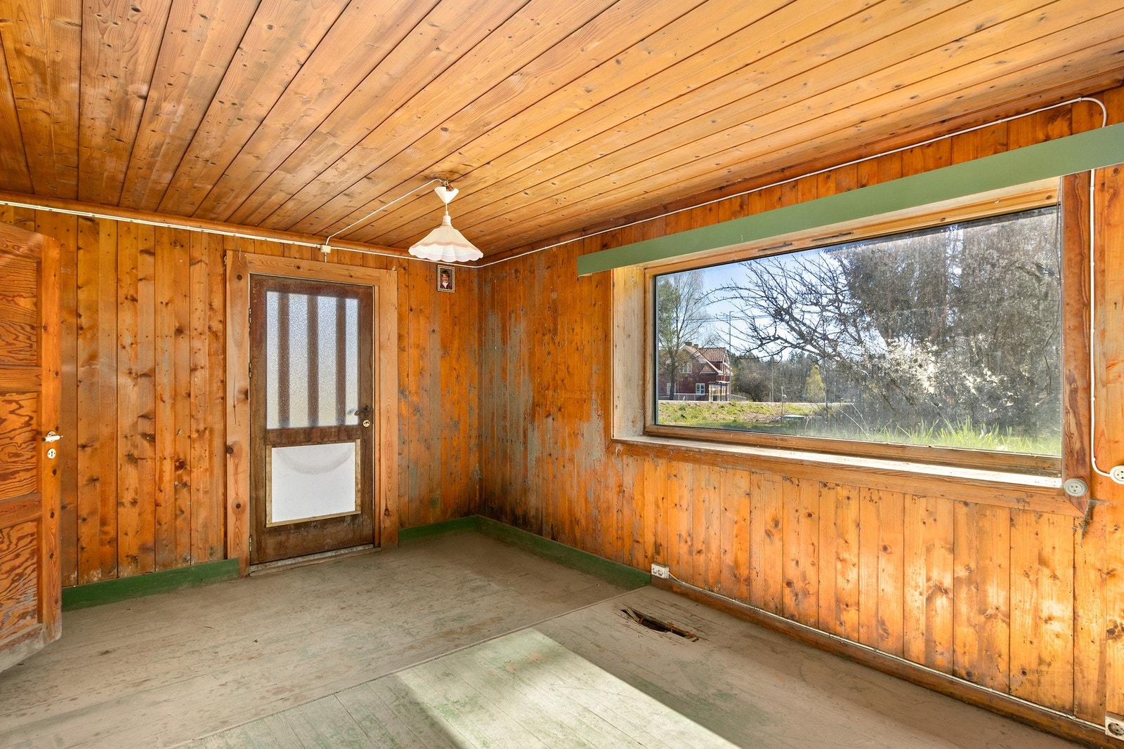 Kjellerrom med utgang til bakkeplan. Galleribilde