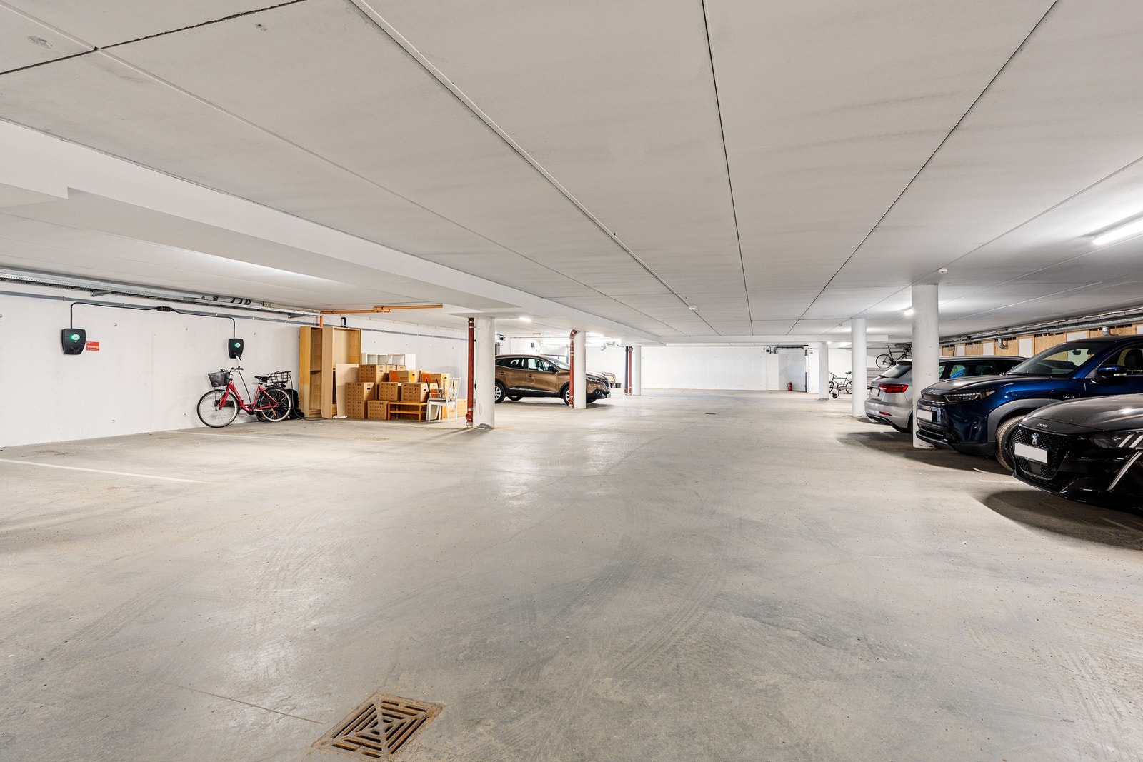 Garasjeplass og bod medfølger. Galleribilde