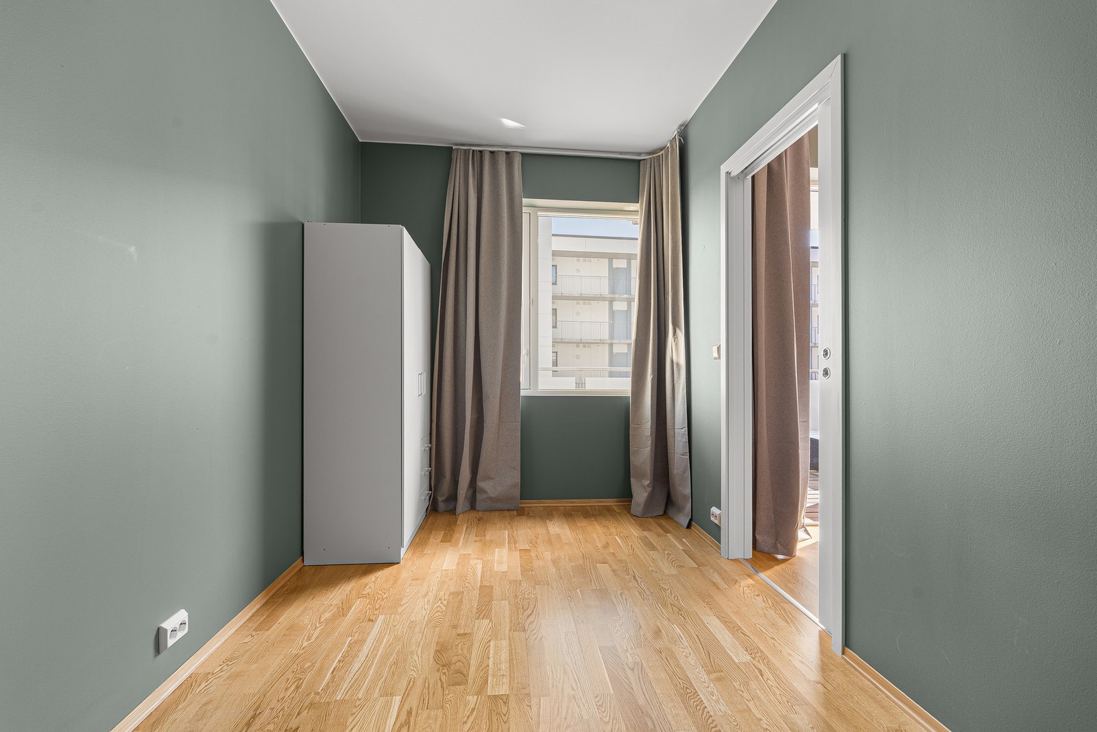 Romslig soverom på 8,6m². Galleribilde