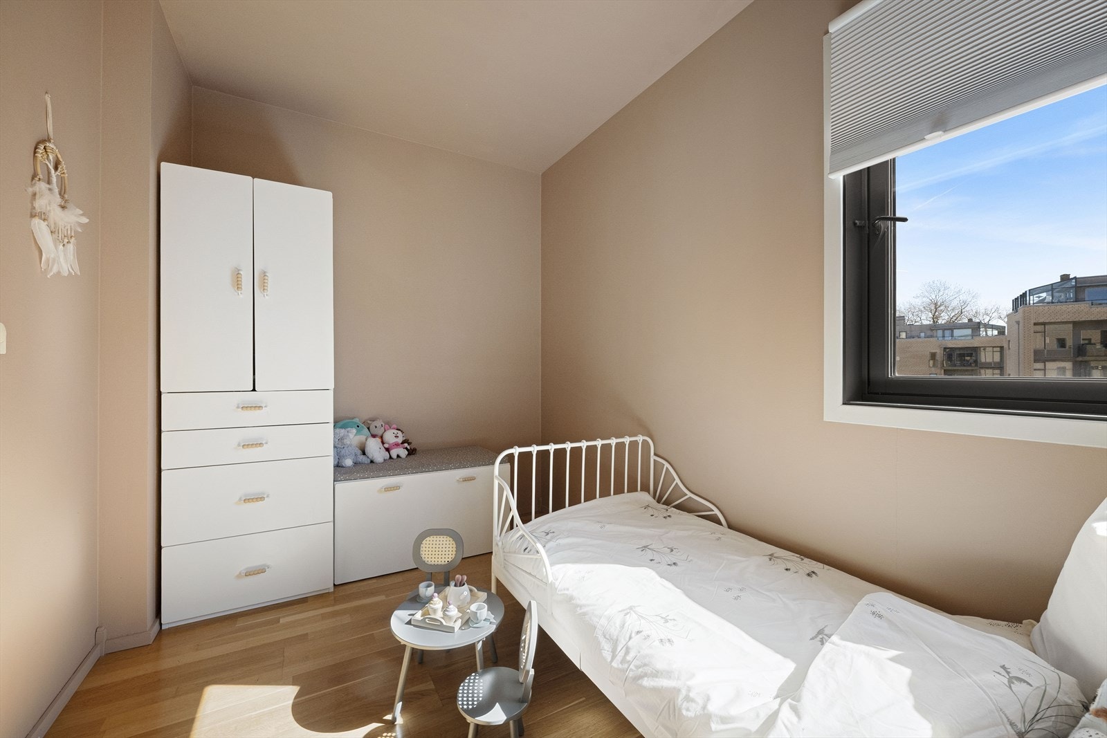 Leiligheten har to gode soverom, begge med parkett- eller laminatgulv. Galleribilde