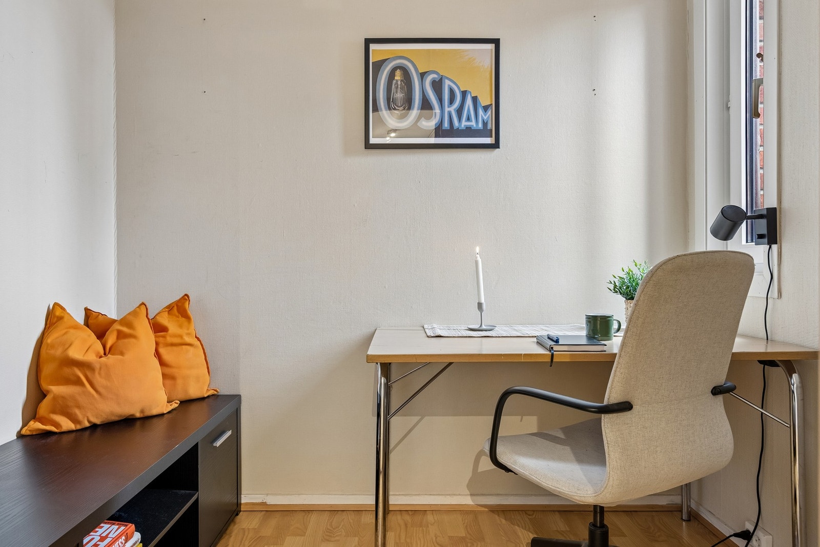 Bod som i dag brukes som et kontor. Galleribilde