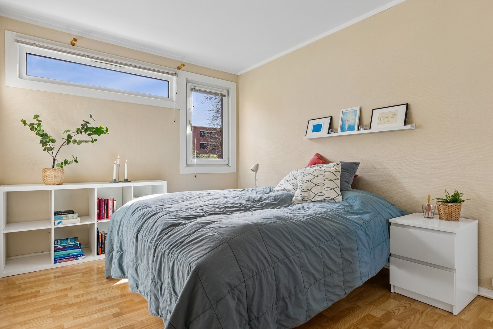 Begge soverommene er av god størrelsen hhv. 12,5 og 10,4m². Galleribilde