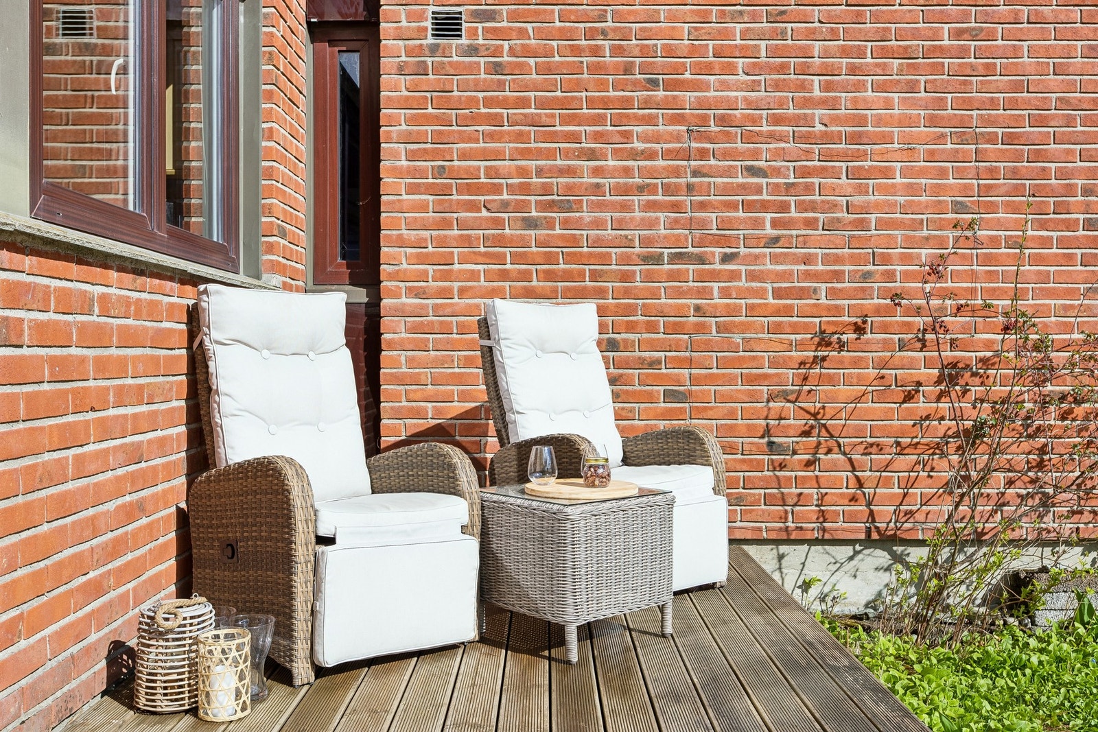 I tillegg til balkong har leiligheten privat terrasse. Galleribilde