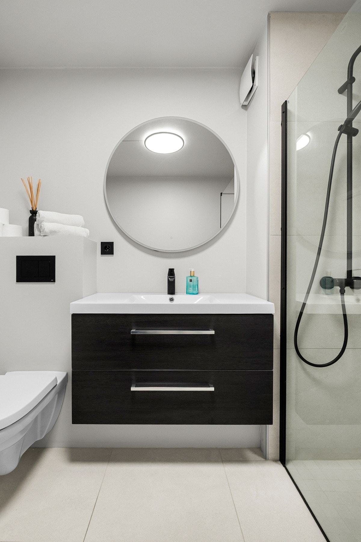 Badet har elektriske varmekabler. Galleribilde