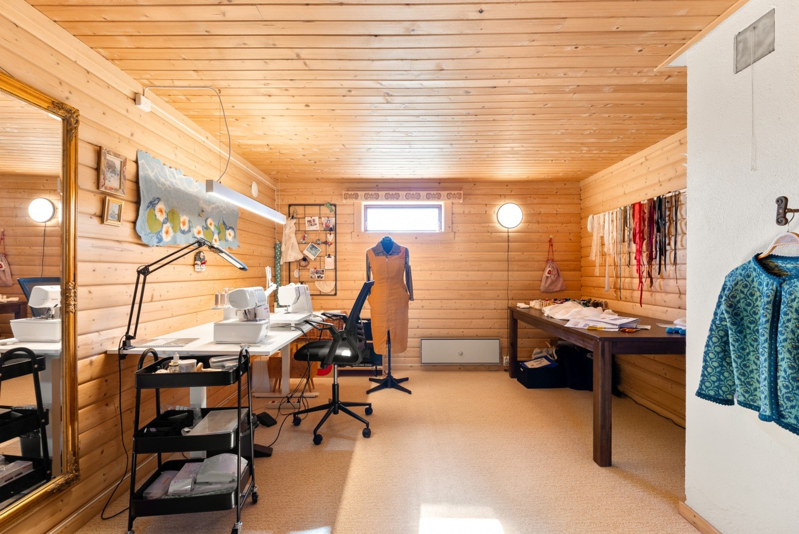 Kjeller er innredet og omgjort uten byggemelding til kommunen og uten at nødvendig godkjennelse er gitt. Galleribilde