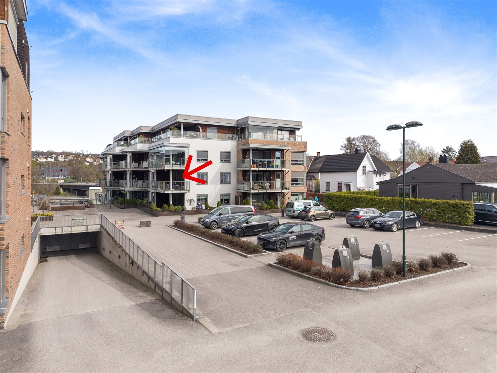 Garasjeplass nr. 202 i felles garasjekjeller, hvor det for øvrig også disponeres egen bodplass. Galleribilde
