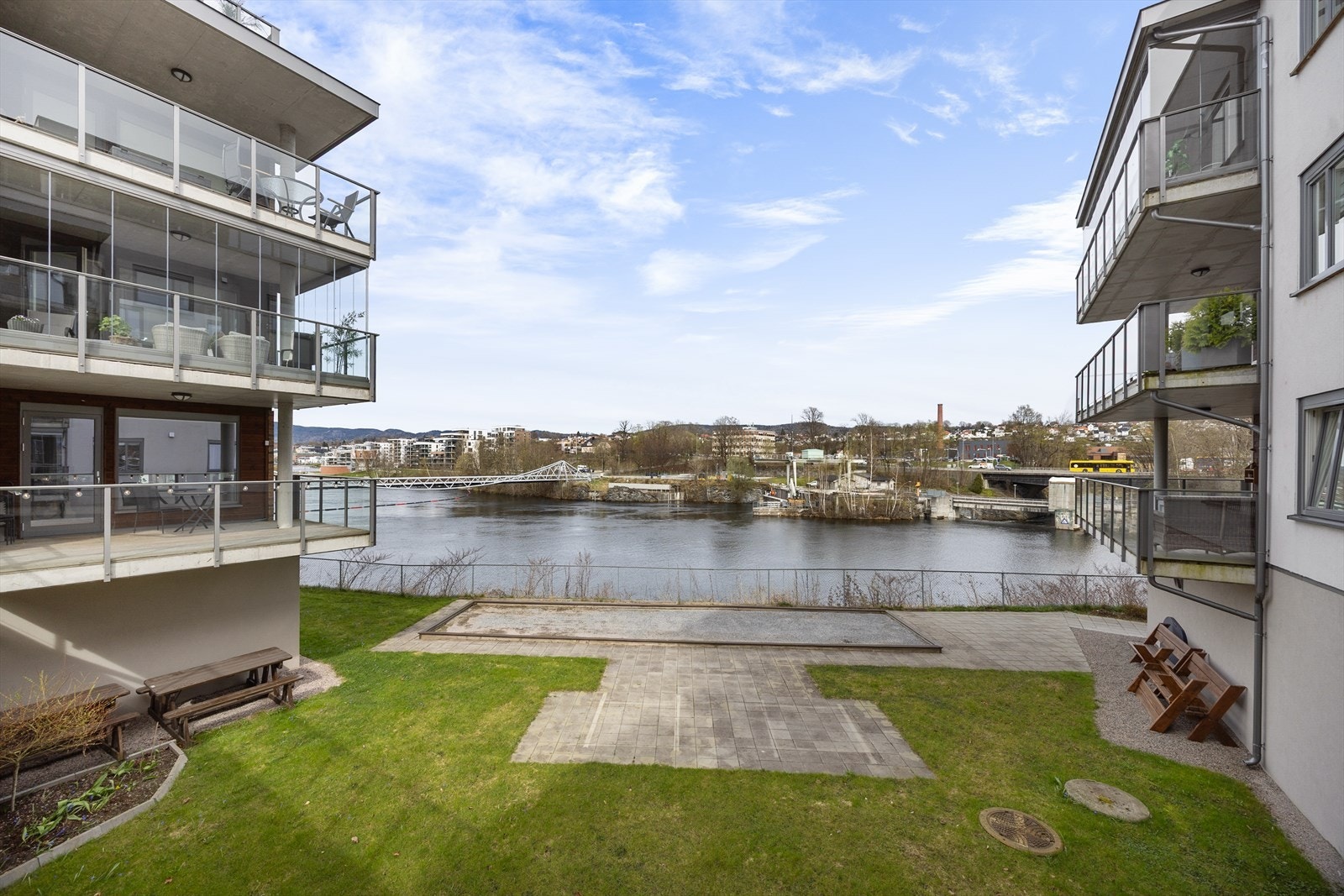 Bocciabanen er en viktig samlingsplass i sommerhalvåret. Stort sett hver tirsdag og lørdag formiddag samles ei god gruppe til spill og sosial hygge. Galleribilde