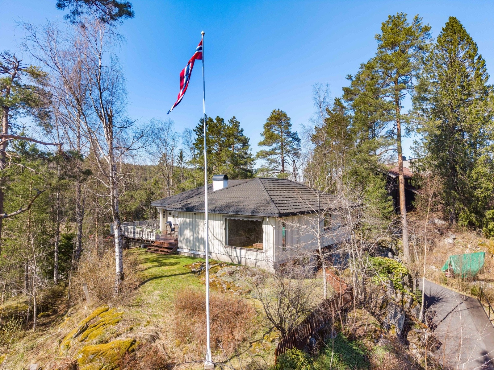 Eiendommen har gode solforhold og fin utsikt. Galleribilde