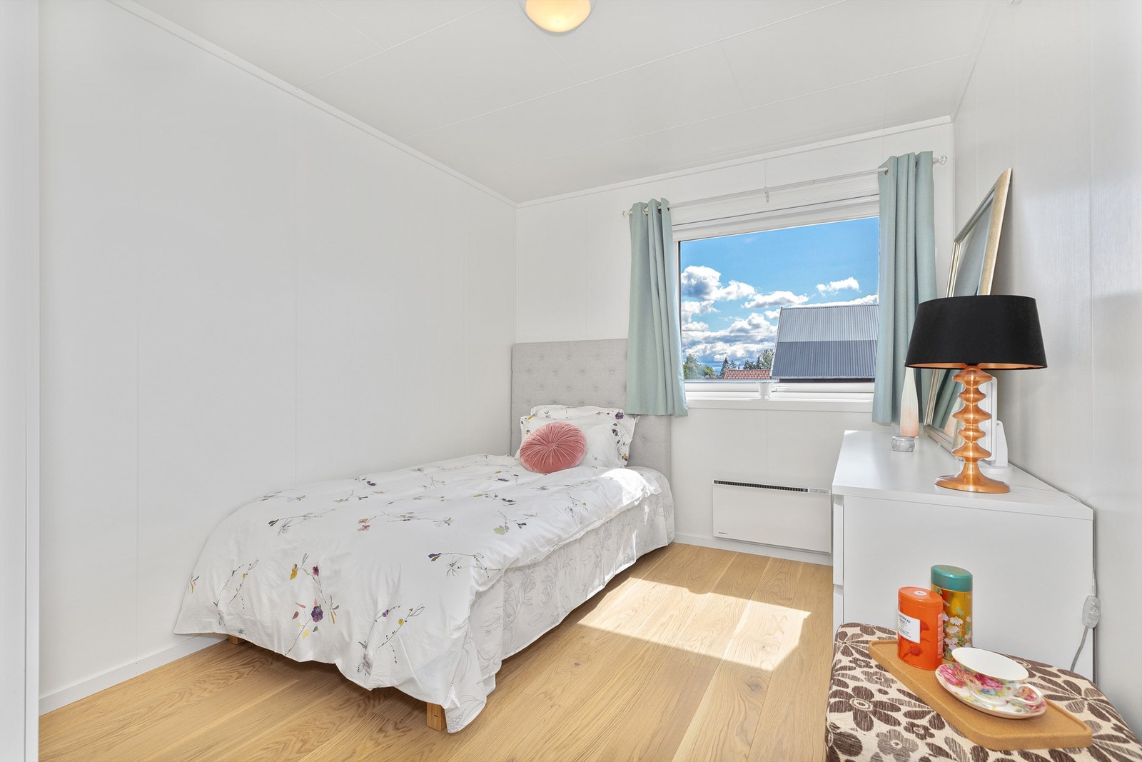 Soverom 3 med tilkomst til uinnredet kaldloft via takluke Galleribilde