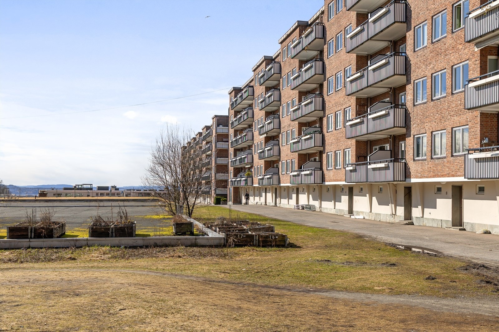 Fra eiendommen er det kort avstand til kollektivtilbud som trikk og buss. Galleribilde