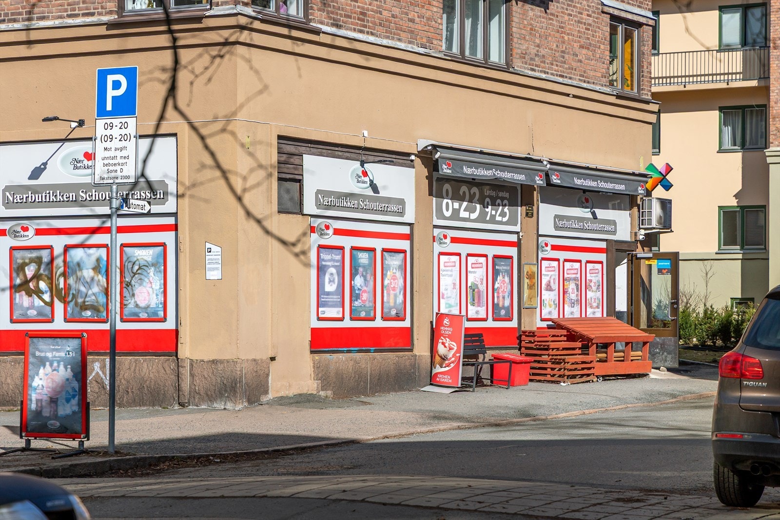 Området rundt eiendommen har tilgang til nærbutikk og andre fasiliteter i nærheten. Galleribilde