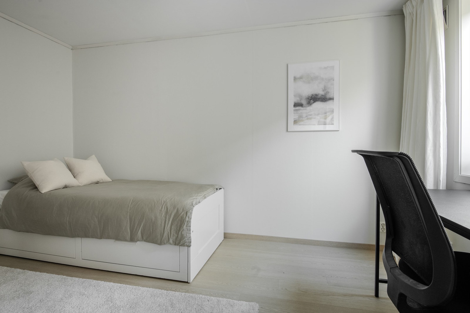 Det tredje soverommet er i dag innredet som kontor, men kan også benyttes som gjesterom eller barnerom. Galleribilde