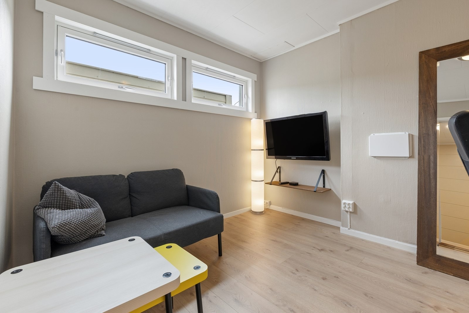 I første etasje finner man også et rom innredet som kontor (se punkt "ferdigattest"). Galleribilde