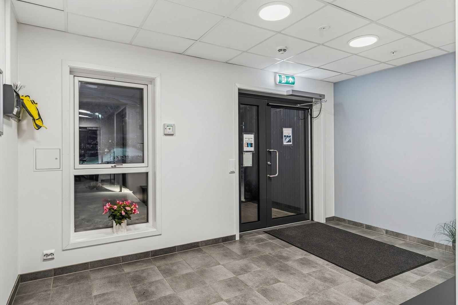 Bygget ble ferdigstilt i 2021 og har moderne fellesarealer. Galleribilde