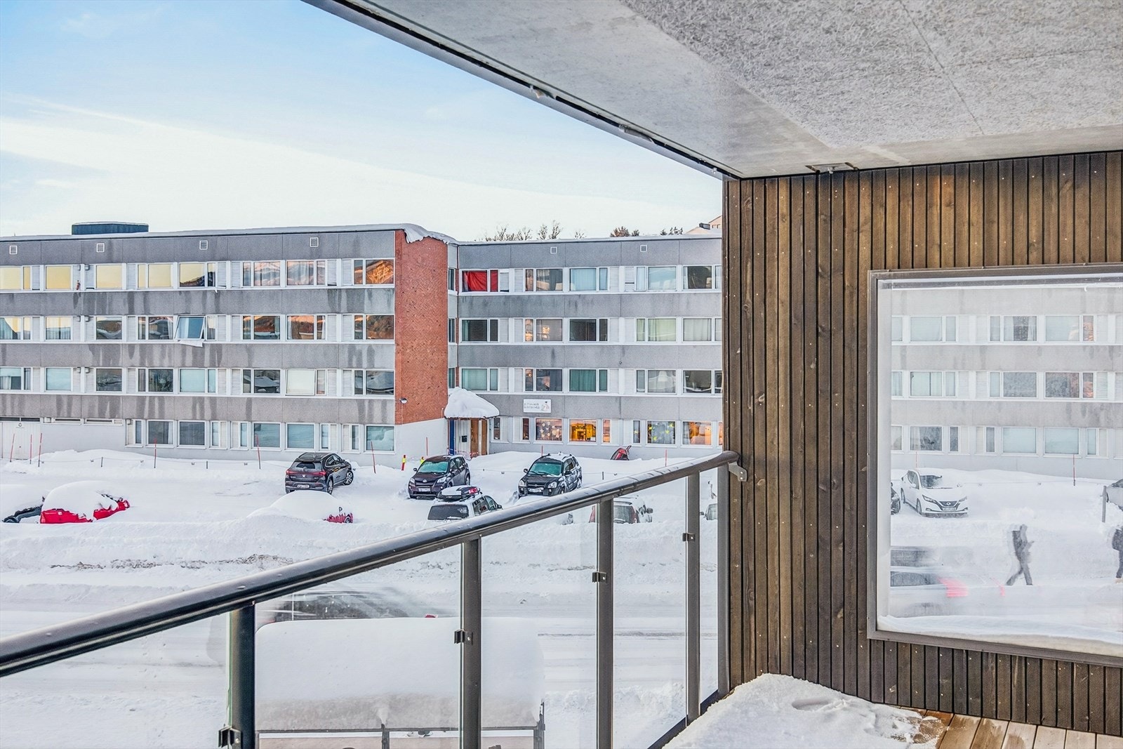 Området har nærhet til både barnehager og skoler, med blant annet Bjerkaker barnehage beliggende kun 4 minutters gåtur unna. Galleribilde