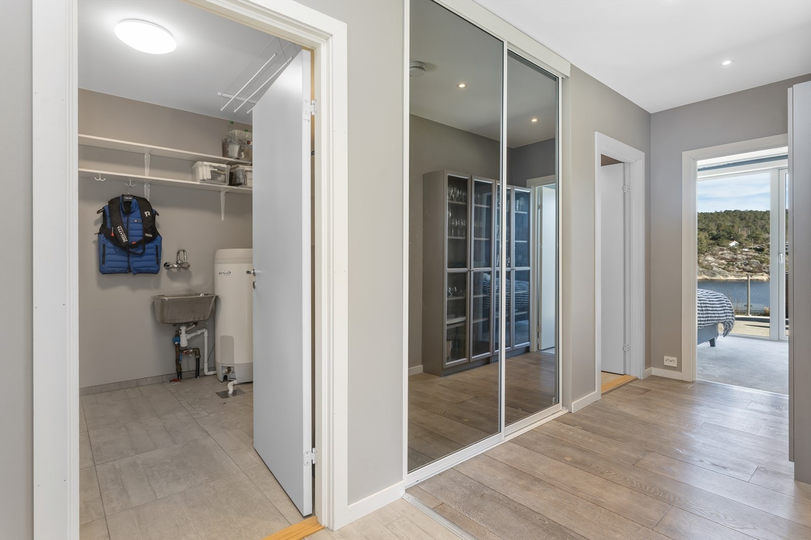 Skapplass for oppbevaring Galleribilde