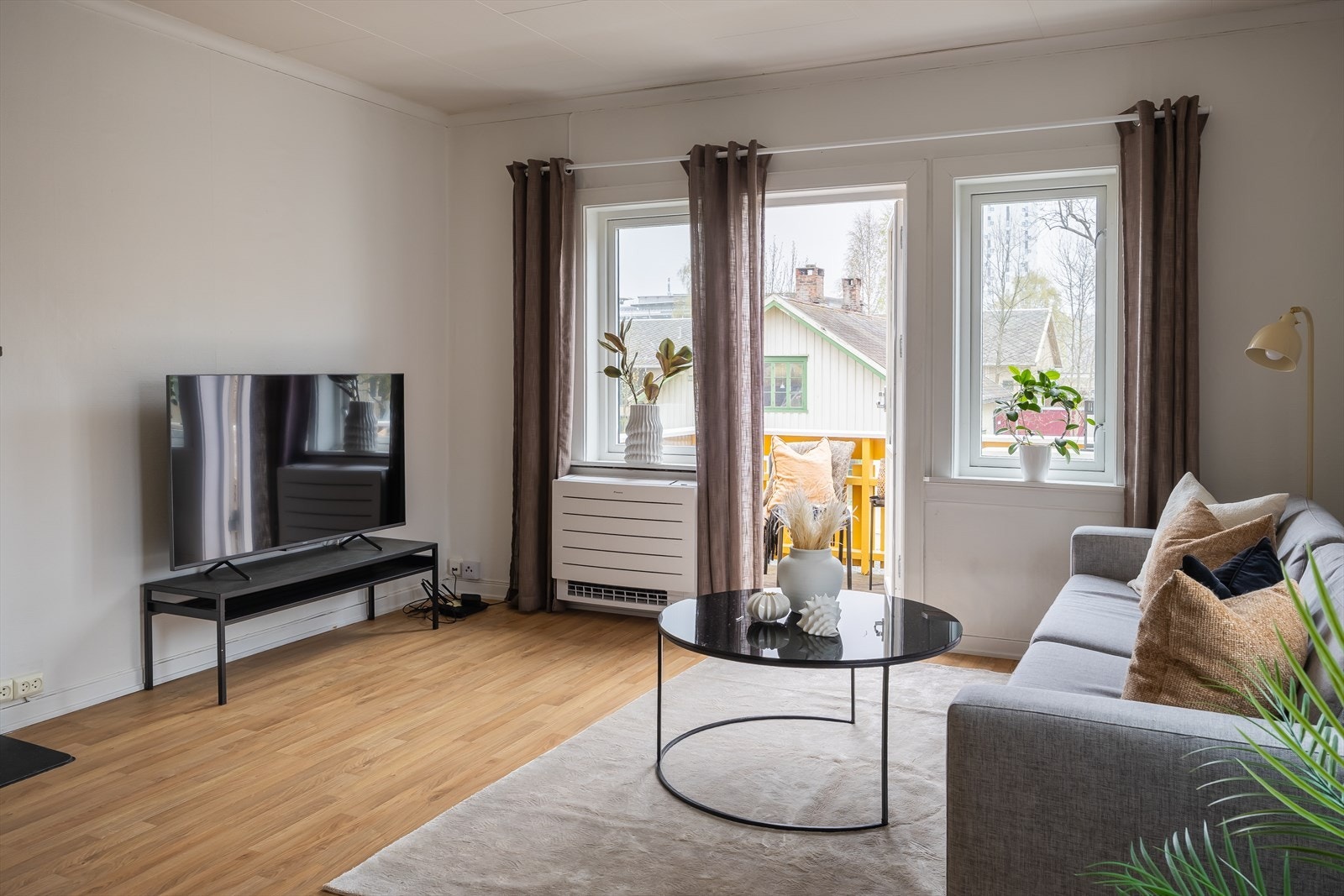 Stuen er på 22,2 m² med flere møbleringsmuligheter. Galleribilde