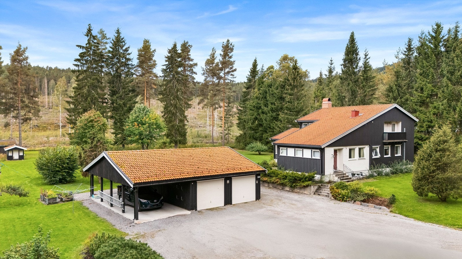 Eiendomsmegler Krogsveen v. Austeja Flenderyte har gleden av å ønske velkommen til Nord-Odalsvegen 118! Foto: Ann-Helén Nannestad/ Isnitt. Galleribilde