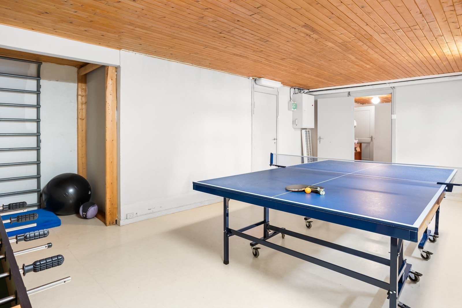 Kjelleren byr på flere rom til oppbevaring. Her er det godt med plass! Galleribilde